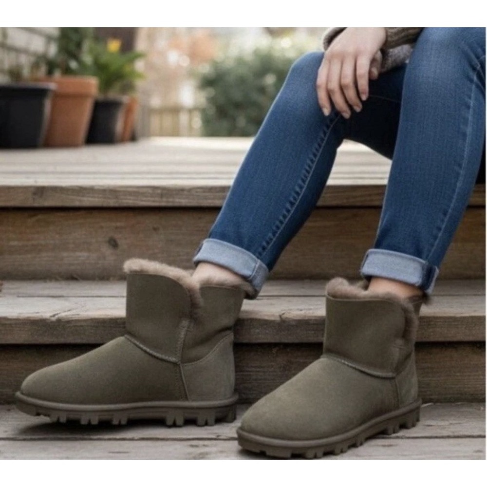 Kirkland Women's Signature Boots Olive Shearling Suede Comfort Platform Size 9